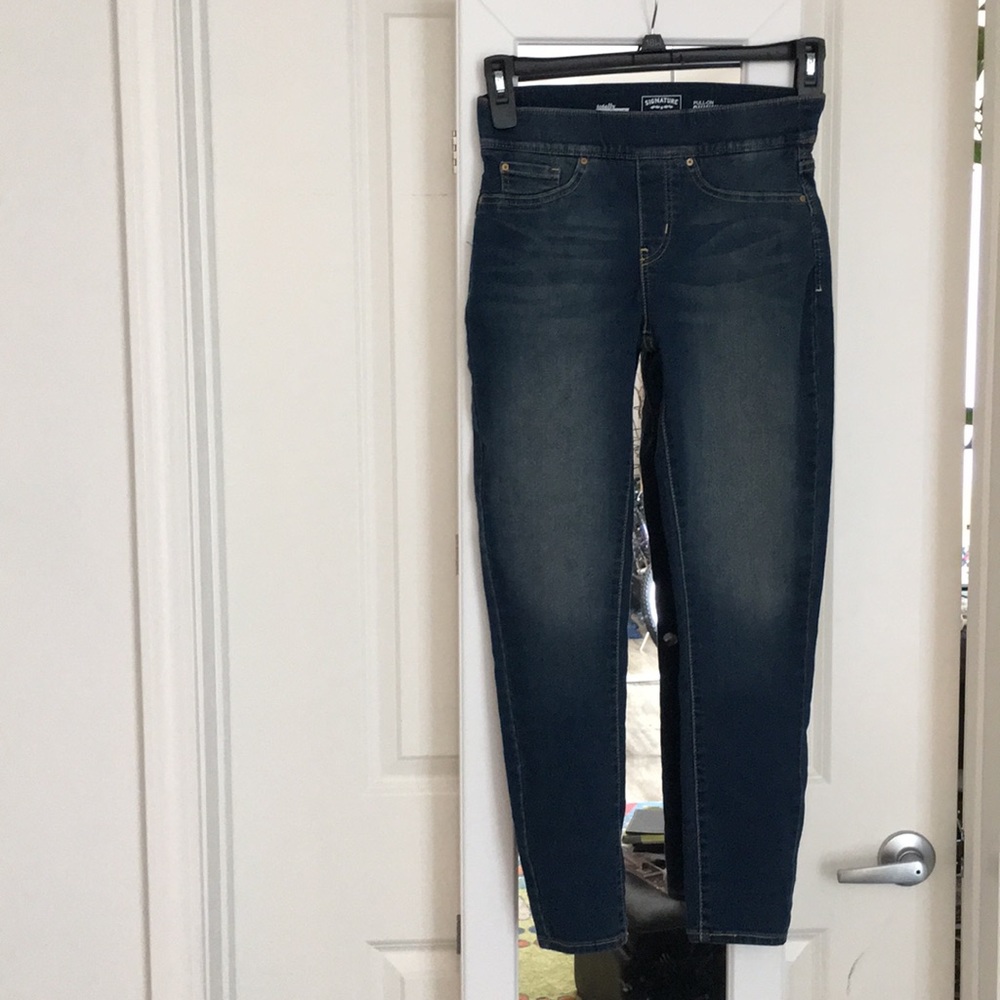 Levi Pull-on skinny jeans, barely worn